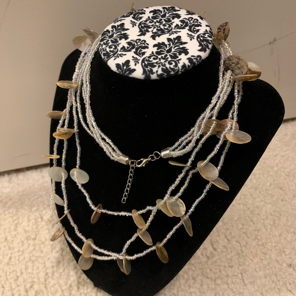 Mother of pearl shell necklace